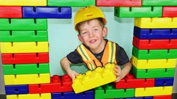 Lego Construction - Mom, Dad & Son create a colorful building made of lego