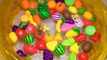 Floating Toy Fruits & Veggies in Water - Fun Learning Colors for Kids